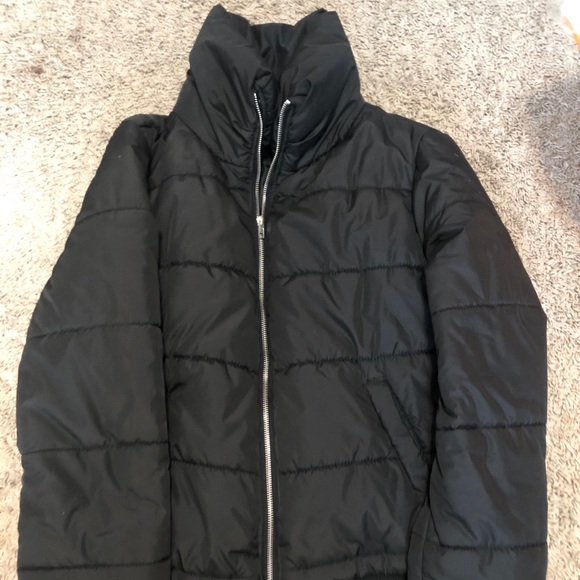 Black puffer jacket - Picture 1 of 1